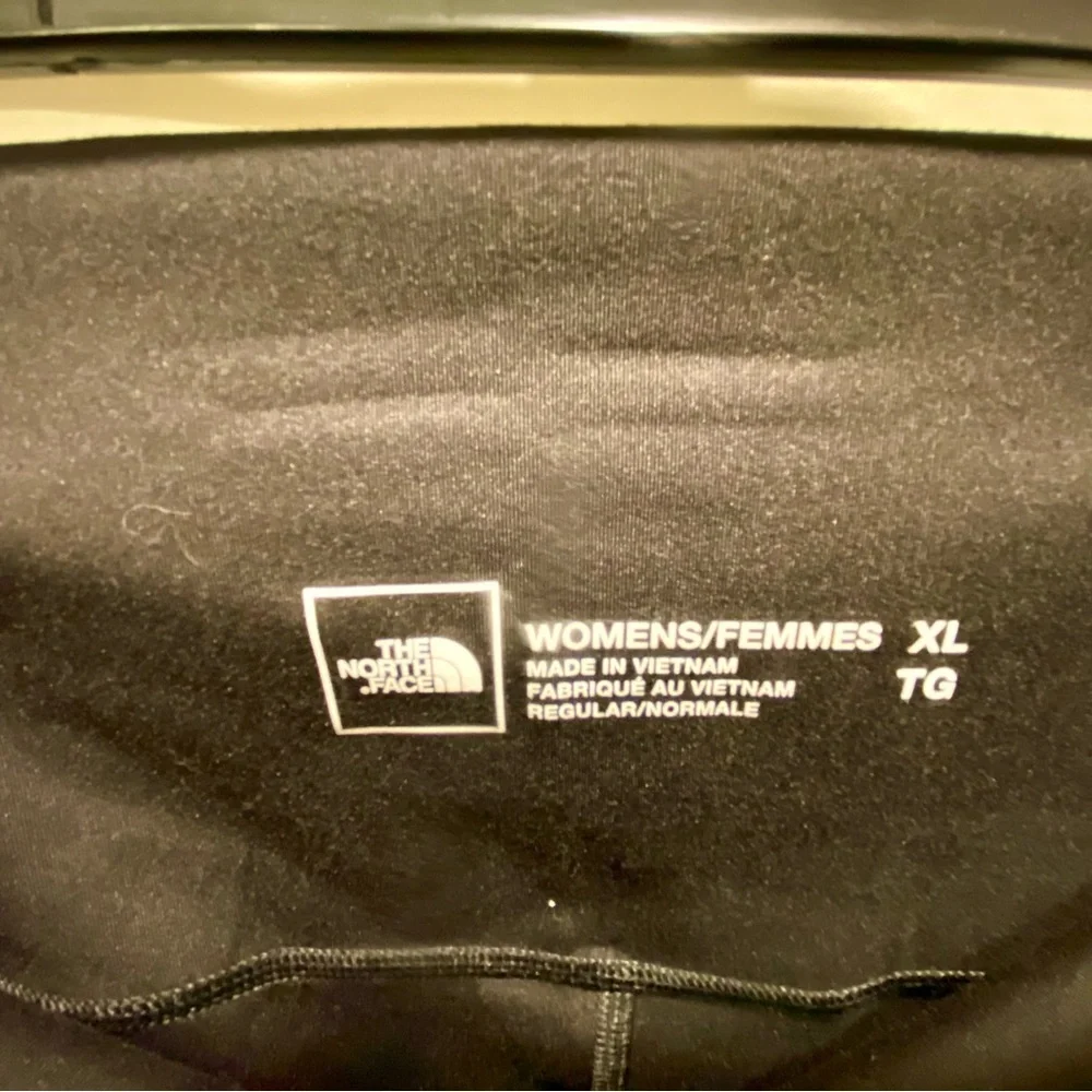 The North Face TNF Women's Running Yoga Fitness Athletic 7" Shorts NWT - Picture 4 of 6